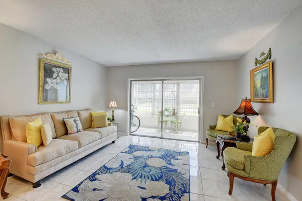 Property Slideshow image 2 of 33 | 5 abbey ln 108, Delray Beach, FL, 33446
