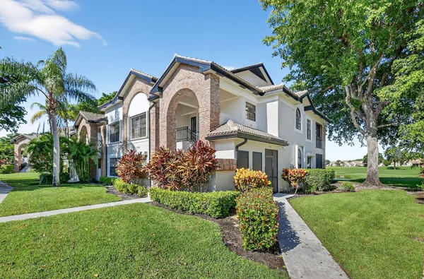 Property Slideshow image 3 of 72 | 8041 aberdeen dr 202, Boynton Beach, FL, 33472