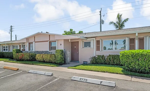 Property Slideshow image 3 of 27 | 2775 dudley dr d, West Palm Beach, FL, 33415