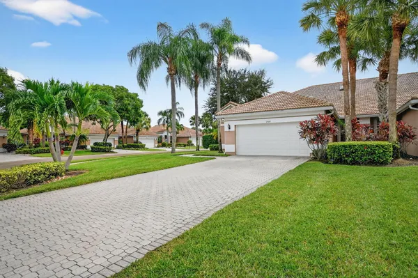 Property Slideshow image 2 of 68 | 6900 cairnwell dr, Boynton Beach, FL, 33472