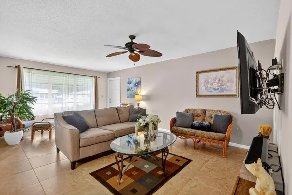 Property Slideshow image 2 of 36 | 242 high point ct b, Delray Beach, FL, 33445