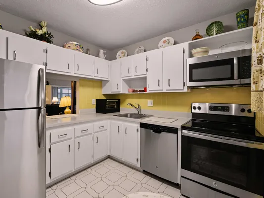 Property Slideshow image 2 of 21 | 551 nw 80th ave 207, Margate, FL, 33063