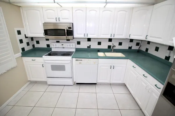 Property Slideshow image 2 of 21 | 21766 cypress dr apt 20a, Boca Raton, FL, 33433