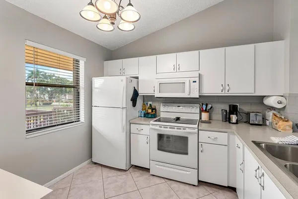 Property Slideshow image 2 of 18 | 4654 lucerne lakes blvd e apt 206, Lake Worth, FL, 33467
