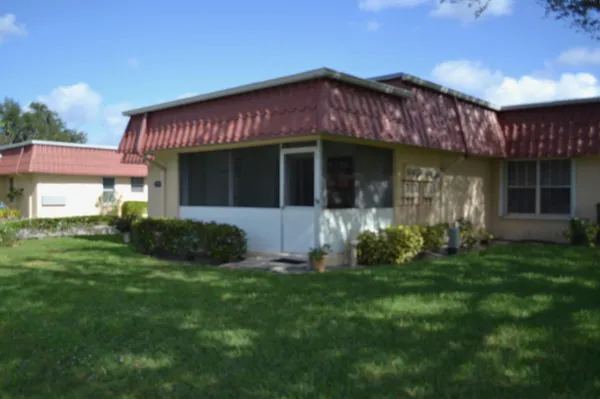 Property Slideshow image 2 of 24 | 570 laconia cir, Lake Worth, FL, 33467