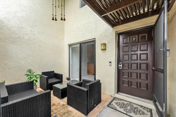 Property Slideshow image 3 of 53 | 8566 casa del lago 47 f, Boca Raton, FL, 33433