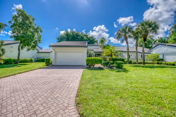 Property Slideshow image 2 of 31 | 3 brentwood dr, Boynton Beach, FL, 33436