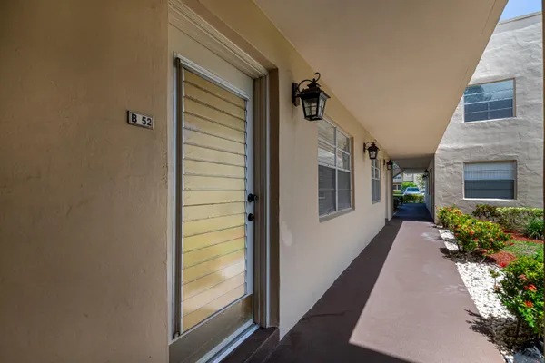 Property Slideshow image 2 of 22 | 52 burgundy b, Delray Beach, FL, 33484