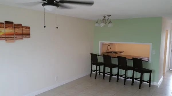 Property Slideshow image 2 of 17 | 2534 garden dr 202, Lake Worth, FL, 33461