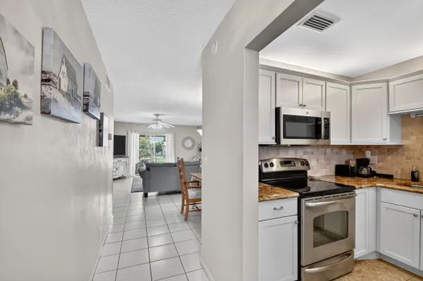 Property Slideshow image 3 of 39 | 204 oxford 300, West Palm Beach, FL, 33417