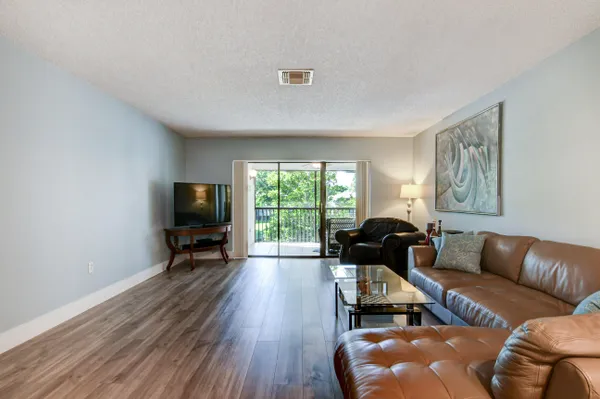 Property Slideshow image 3 of 21 | 48 stratford ln d, Boynton Beach, FL, 33436