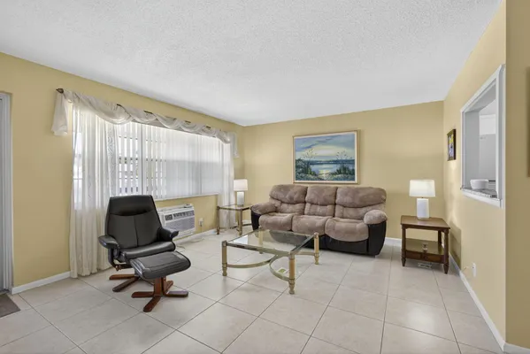 Property Slideshow image 3 of 32 | 414 windsor r, West Palm Beach, FL, 33417