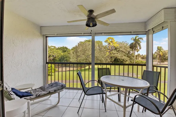 Property Slideshow image 2 of 28 | 5055 oak hill ln 222, Delray Beach, FL, 33484