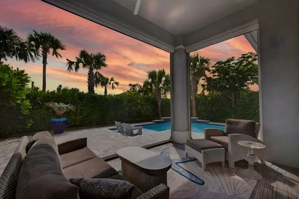 Property Slideshow image 3 of 88 | 10050 regency way, Palm Beach Gardens, FL, 33412