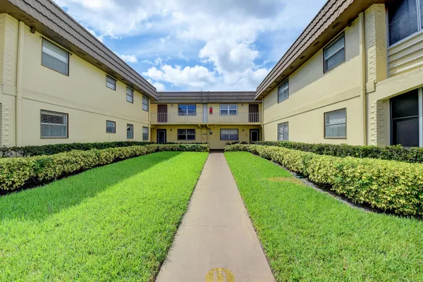 Property Slideshow image 2 of 43 | 151 saxony d # 151, Delray Beach, FL, 33446