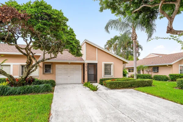 Property Slideshow image 3 of 35 | 8077 springtree rd, Boca Raton, FL, 33496