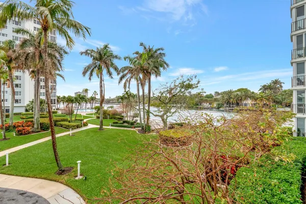 Property Slideshow image 2 of 47 | 200 macfarlane dr n-203, Delray Beach, FL, 33483