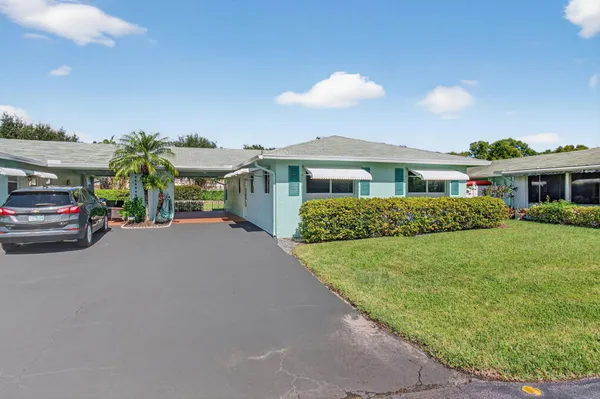 Property Slideshow image 3 of 60 | 632 hummingbird ln, Delray Beach, FL, 33445