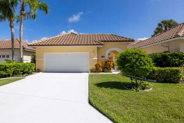 Property Slideshow image 2 of 12 | 1668 victoria cir, Vero Beach, FL, 32967
