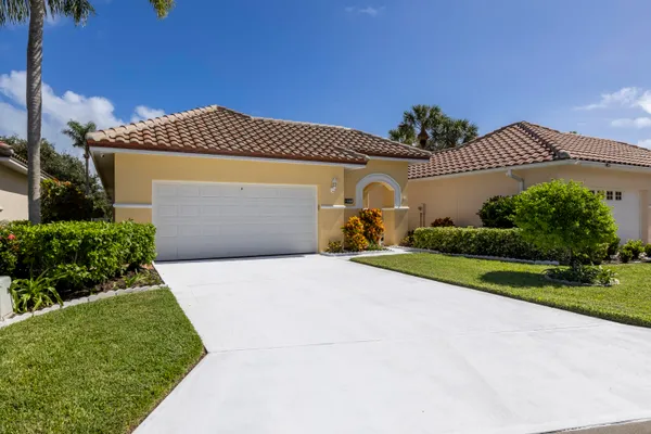 Property Slideshow image 3 of 12 | 1668 victoria cir, Vero Beach, FL, 32967