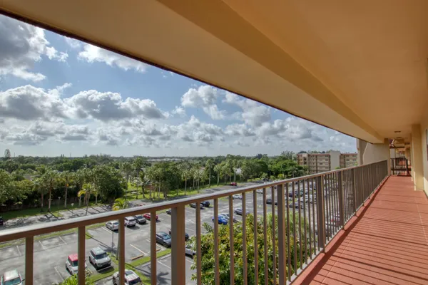Property Slideshow image 3 of 20 | 3590 via poinciana 614, Lake Worth, FL, 33467