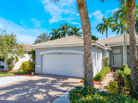 Property Slideshow image 3 of 51 | 10788 royal caribbean cir, Boynton Beach, FL, 33437