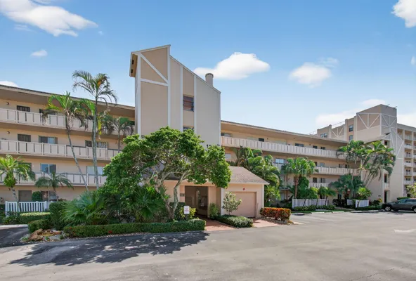 Property Slideshow image 3 of 82 | 7006 huntington ln apt 306, Delray Beach, FL, 33446
