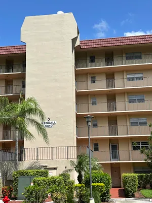 Property Slideshow image 2 of 21 | 3810 via poinciana apt 605, Lake Worth, FL, 33467