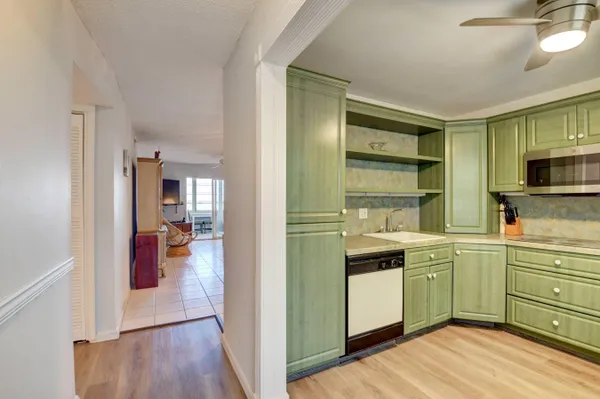 Property Slideshow image 3 of 42 | 2620 ne 1st ct 403, Boynton Beach, FL, 33435