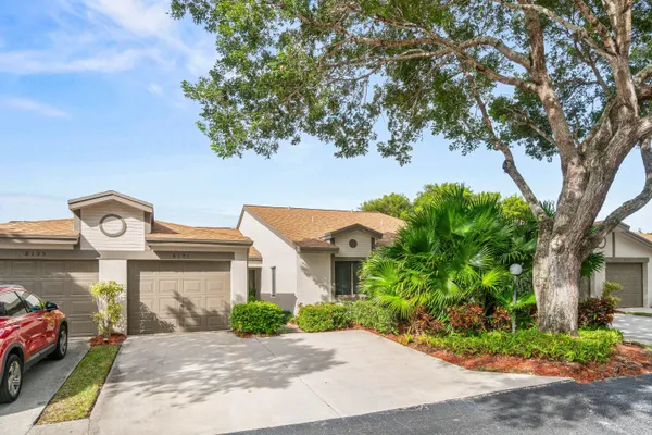 Property Slideshow image 2 of 34 | 8191 whispering palm dr, Boca Raton, FL, 33496