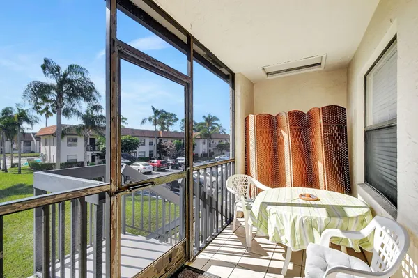 Property Slideshow image 3 of 21 | 7166 golf colony ct 203, Lake Worth, FL, 33467