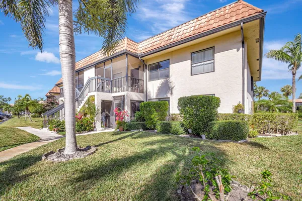 Property Slideshow image 2 of 21 | 7166 golf colony ct 203, Lake Worth, FL, 33467