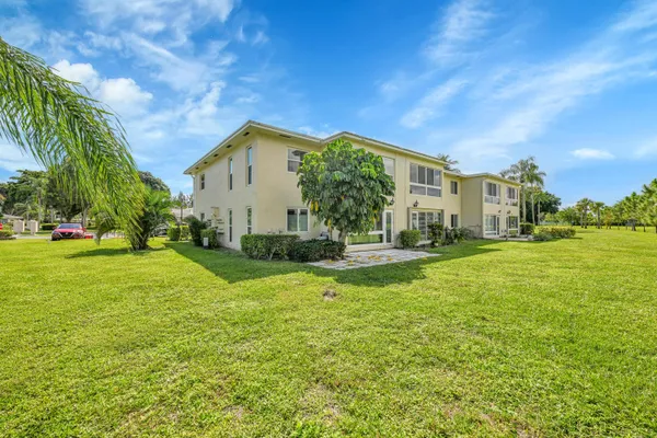 Property Slideshow image 3 of 24 | 13791 flora pl d, Delray Beach, FL, 33484