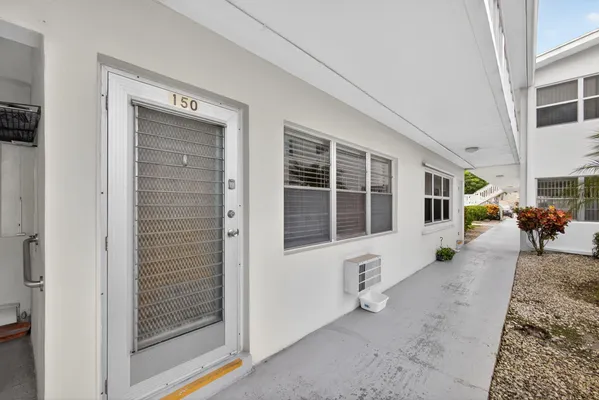 Property Slideshow image 3 of 22 | 150 coventry g g, West Palm Beach, FL, 33417