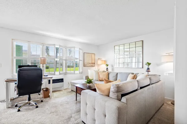 Property Slideshow image 3 of 24 | 320 horizons 103, Boynton Beach, FL, 33435