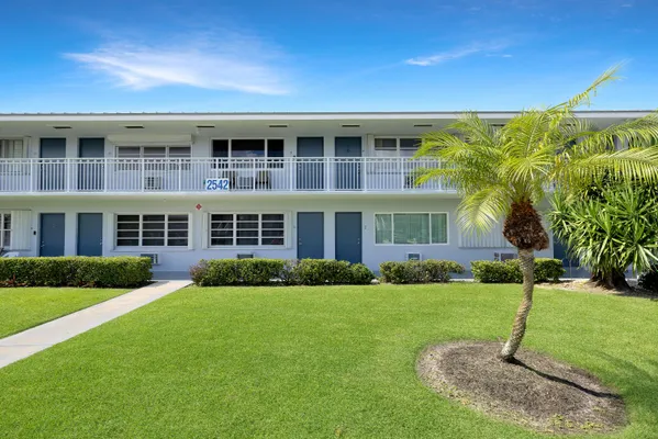 Property Slideshow image 2 of 25 | 2542 s federal hwy apt 17, Boynton Beach, FL, 33435