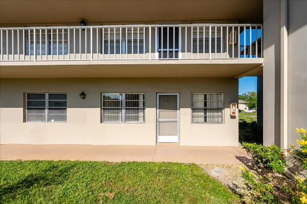 Property Slideshow image 3 of 26 | 28 lake vista trl 105, Port St Lucie, FL, 34952