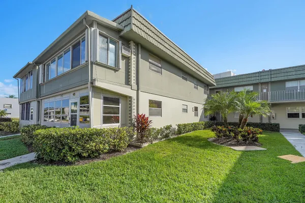 Property Slideshow image 3 of 28 | 646 flanders, Delray Beach, FL, 33484