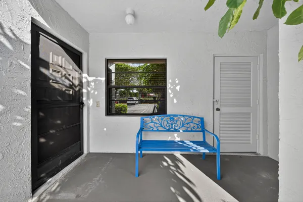 Property Slideshow image 2 of 37 | 9187 norte lago 5i, Boca Raton, FL, 33428