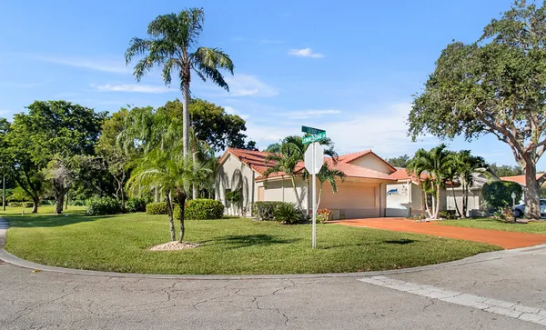 Property Slideshow image 2 of 24 | 8521 leeway ln, Boynton Beach, FL, 33436