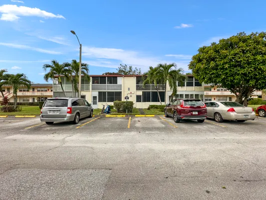 Property Slideshow image 3 of 36 | 47 camden b b, West Palm Beach, FL, 33417