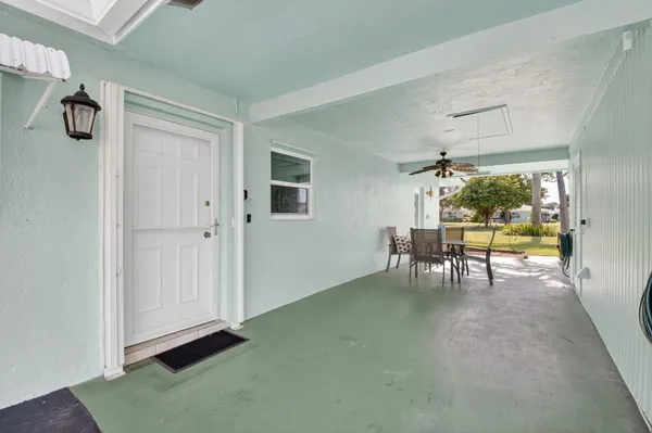 Property Slideshow image 3 of 37 | 634 hummingbird ln, Delray Beach, FL, 33445