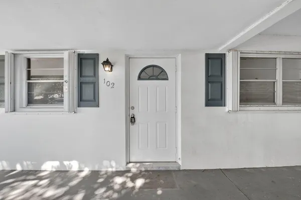 Property Slideshow image 2 of 53 | 100 leisure lake cir 102, Boynton Beach, FL, 33426