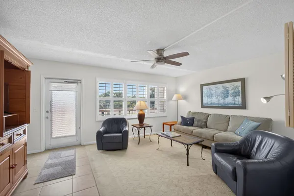 Property Slideshow image 3 of 31 | 334 dover b, West Palm Beach, FL, 33417