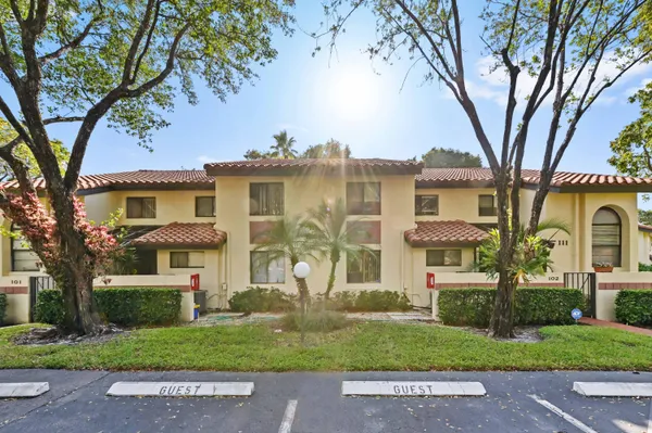 Property Slideshow image 2 of 32 | 10247 n circle lake dr 201, Boynton Beach, FL, 33437