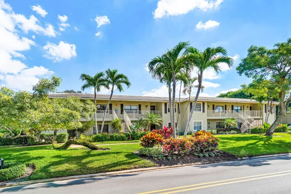 Property Slideshow image 2 of 55 | 3 stratford dr b, Boynton Beach, FL, 33436