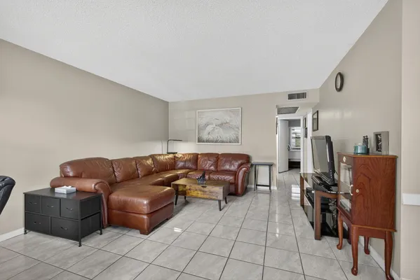 Property Slideshow image 3 of 31 | 64 canterbury c, West Palm Beach, FL, 33417