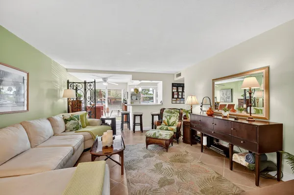 Property Slideshow image 3 of 27 | 7 golfs edge d, West Palm Beach, FL, 33417