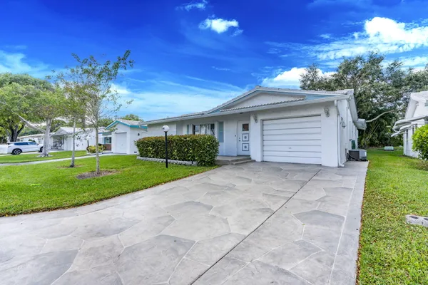 Property Slideshow image 2 of 75 | 1141 nw 90th way, Plantation, FL, 33322