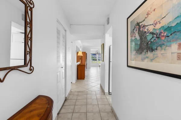 Property Slideshow image 2 of 33 | 27 abbey ln 205, Delray Beach, FL, 33446